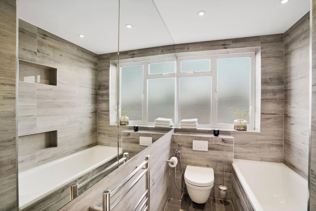 לונדון The Camden Suite Bright & Beautiful 2-Bed City Retreat מראה חיצוני תמונה