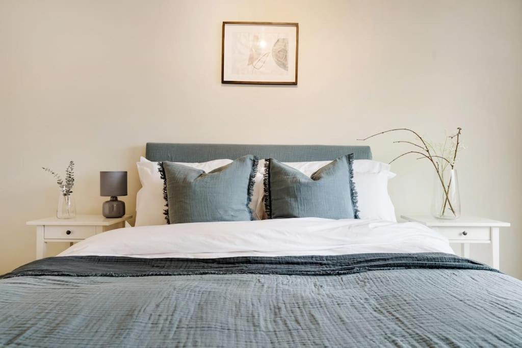 לונדון The Camden Suite Bright & Beautiful 2-Bed City Retreat מראה חיצוני תמונה