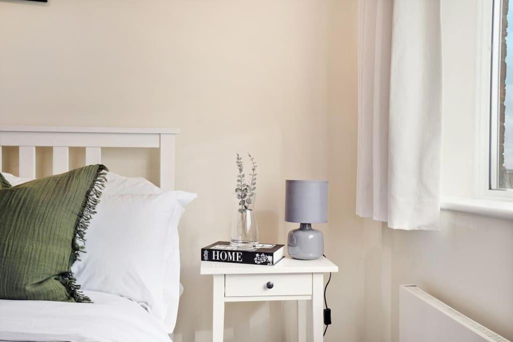 לונדון The Camden Suite Bright & Beautiful 2-Bed City Retreat מראה חיצוני תמונה