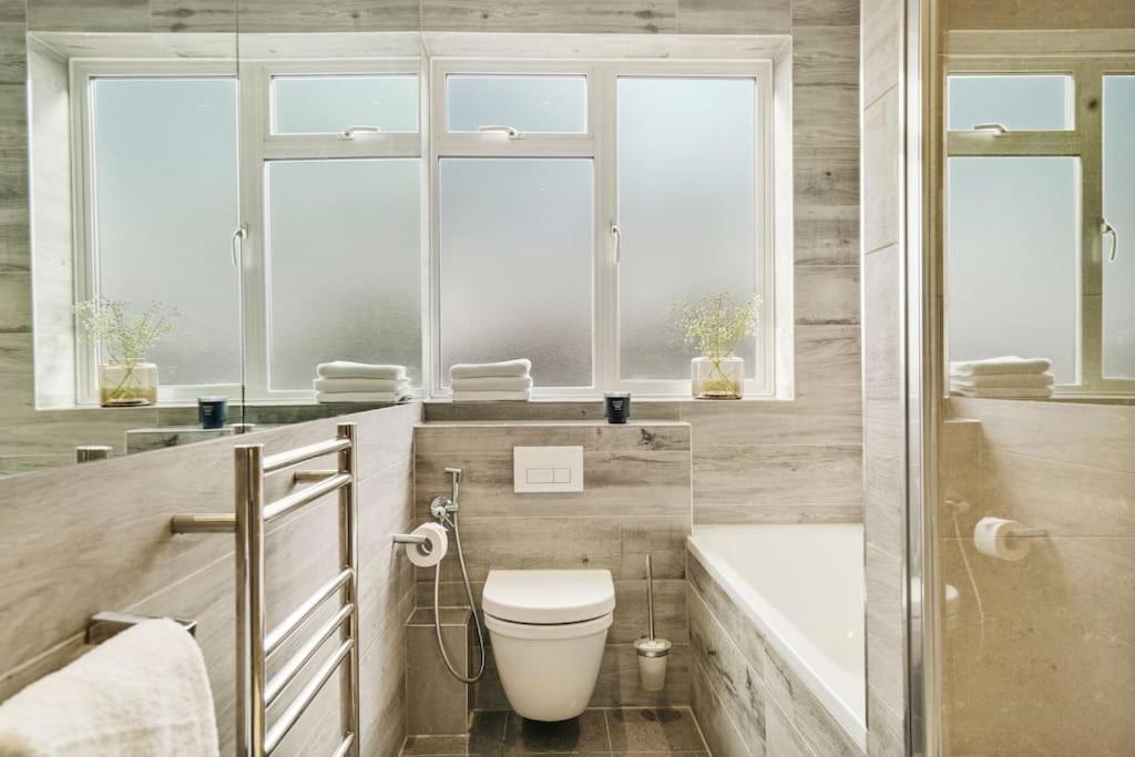לונדון The Camden Suite Bright & Beautiful 2-Bed City Retreat מראה חיצוני תמונה