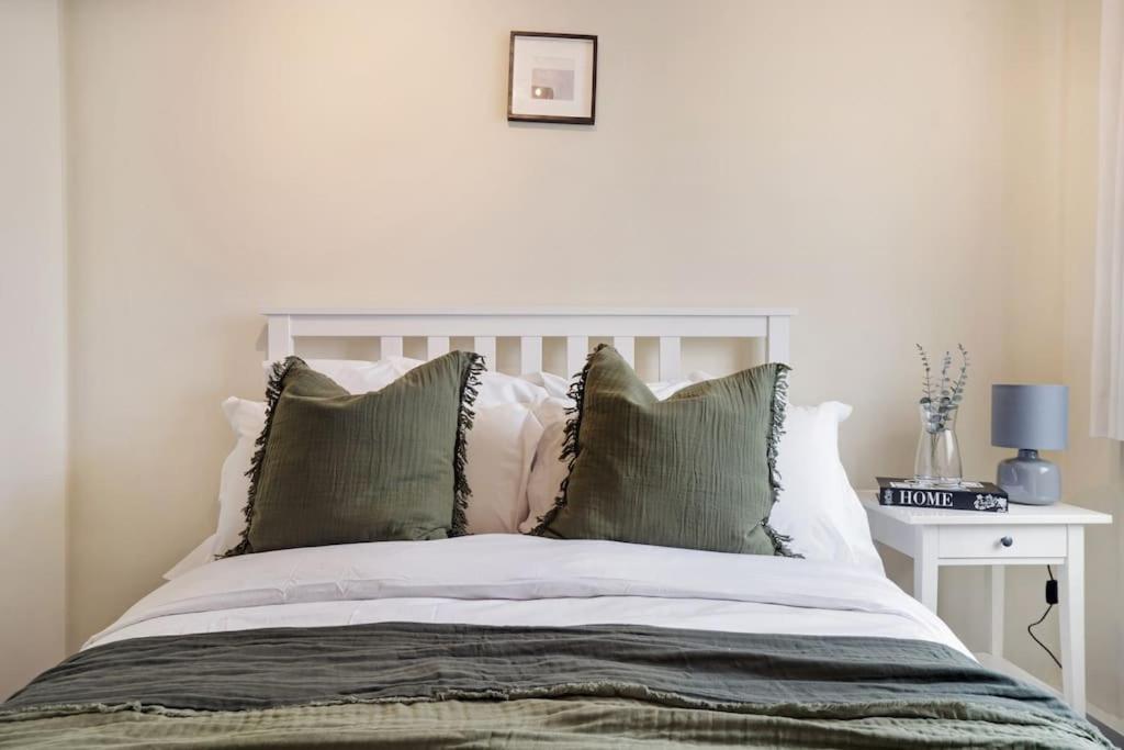 לונדון The Camden Suite Bright & Beautiful 2-Bed City Retreat מראה חיצוני תמונה